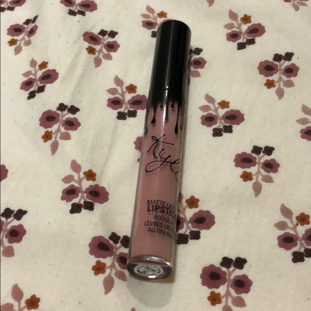 Kylie Cosmetics matte lipstick in maliboo